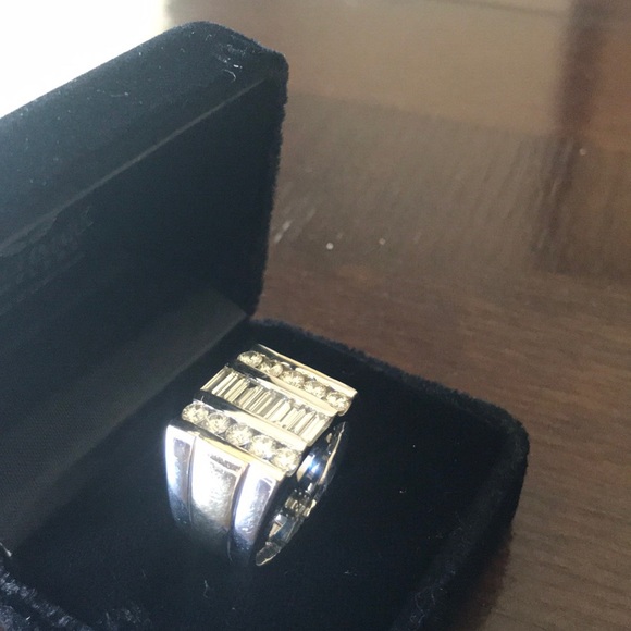 Men’s Gold Diamond Ring - Picture 4 of 5